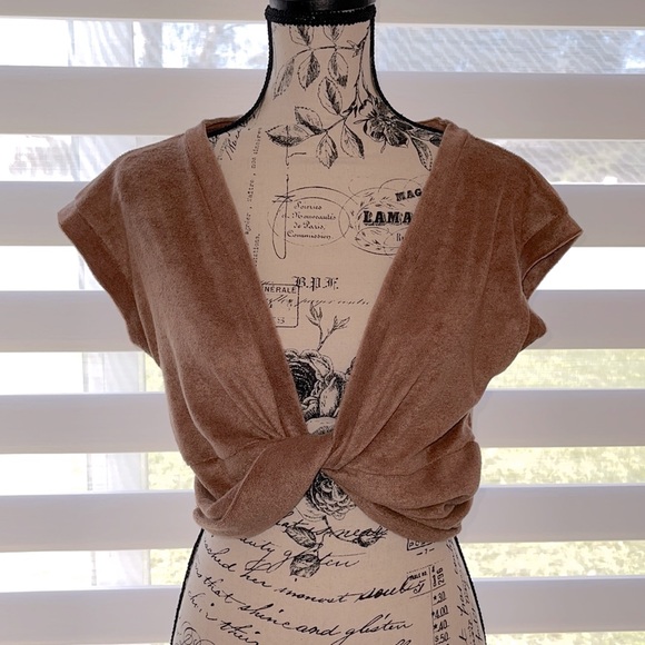 PrettyLittleThing Crop Top - Picture 2 of 5